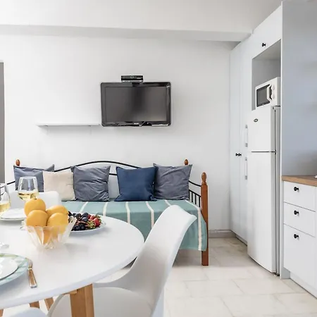 Hippocampus 2 Min Walk From The * Moutsoúna