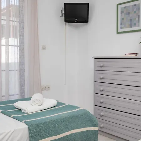 Hippocampus 2 Min Walk From The Appartement *