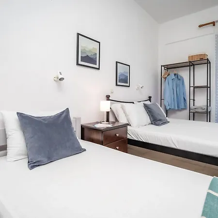 Hippocampus 2 Min Walk From The Moutsoúna