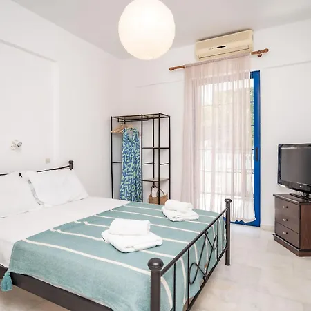 Hippocampus 2 Min Walk From The * Moutsoúna