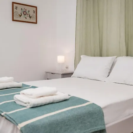 Hippocampus 2 Min Walk From The * Moutsoúna