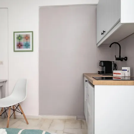 Hippocampus 2 Min Walk From The Moutsoúna